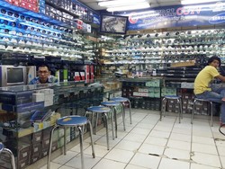 Dolar AS Melemah, Pedagang Elektronik Glodok Turunkan Harga