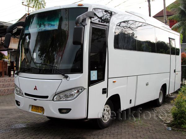 Royal VIP Bus, Tempat Pesta Sambil Berjalan