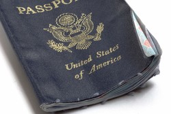 Bawa Paspor Kumal, Traveler Ini Dilarang Terbang