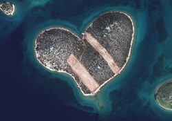 Ini Dia Pulau yang Berbentuk Hati