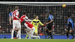 Ozil Antar Arsenal ke Puncak Klasemen