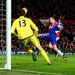 Courtois Akui Chelsea Bisa Saja Terdegradasi