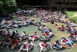 5 Konsekuensi Traveling Saat Tahun Baru