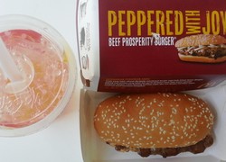 Beef Prosperity Burger Kembali Disajikan untuk Tahun Baru
