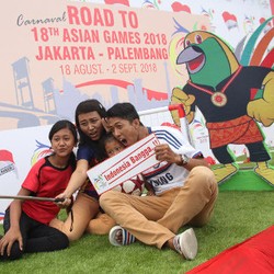 Gaung Asian Games 2018 Menggema di Surabaya, Publik Antre Foto Bersama Drawa