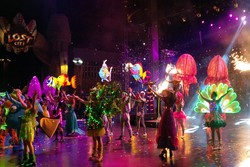 Ribuan Pengunjung Trans Studio Bandung Dihibur Parade Keren!
