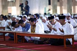 Tak Hanya Pesta Kembang Api, 2 Kota Ini Juga Gelar Dzikir Akbar