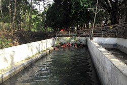 Liburan Tahun Baru, Berendam Air Panas di Lamongan