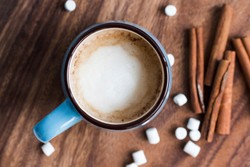 Tambahkan Cabai Bubuk dan Jeruk ke Dalam Cokelat Hangat Agar Lebih Enak (1)