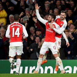 Giroud yang Produktif ke Gawang The Magpies