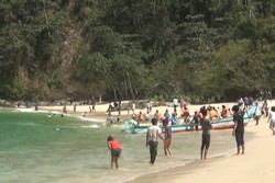 Libur Tahun Baru 2016, Pantai Teluk Ijo Banyuwangi Penuh Turis
