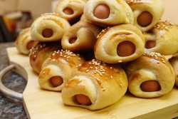 Yuk, Buat Roti Kentang Isi Sosis untuk Camilan Anak!