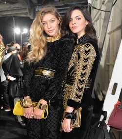 Mau Sewa Supermodel Jadi Buzzer Medsos? Siapkan Duit Rp 4 Miliar