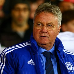 Hiddink Tuntut Chelsea Lebih Kompak