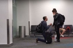 Traveler Ini Melamar Pasangannya di Terminal Bandara Selandia Baru