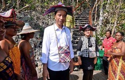Bukan Topi Sembarangan yang Dipakai Jokowi di Raja Ampat