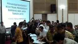 Mentan Tancap Gas Teken Kontrak Pengadaan Rp 34,6 T