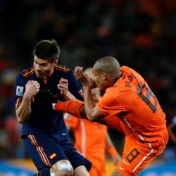 Soal Tendangan Kung-fu di Final Piala Dunia 2010, Webb Menyesal Tak Usir De Jong