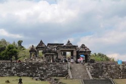 Liburan ke Yogya, Asyiknya Foto-foto di Ratu Boko