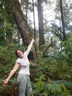 Pengalaman Bekerja di Bogor Antarkan Aktivis Muda Australia Ini Ke Paris