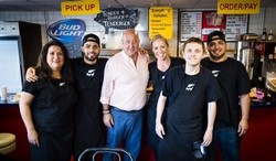 Restoran Ini Punya Menu Andalan Burger Moncong Babi