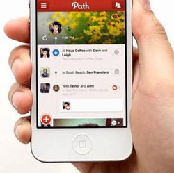 Liburan, Pengguna XL Eksis di Path & Facebook