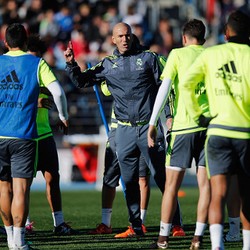 Jadi Pemain Terbaik Sudah, Zidane Kini Disemangati Jadi Pelatih Terbaik
