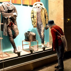 Memotret Manekin Berbalut Fashion Nan Cantik