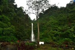 Liburan Segar di Subang, Mampir ke Curug Cijalu