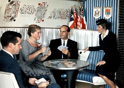 Hiburan di Pesawat Zaman Dulu: Main Catur & Poker