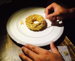 Nyam! Mau Cicip Donat Ubi Ungu Bertabur Emas Seharga Rp 1,4 Juta?