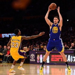 Warriors Menang Mudah atas Lakers