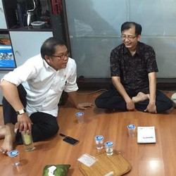 Diskusi Sambil Lesehan, Menkominfo Bahas Open BTS Bareng Onno Cs