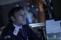 Wall Street Anjlok 1% Lebih