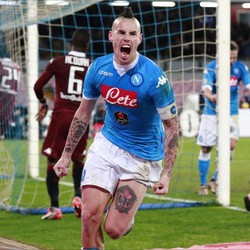Bekuk Torino, Napoli Panaskan Papan Atas