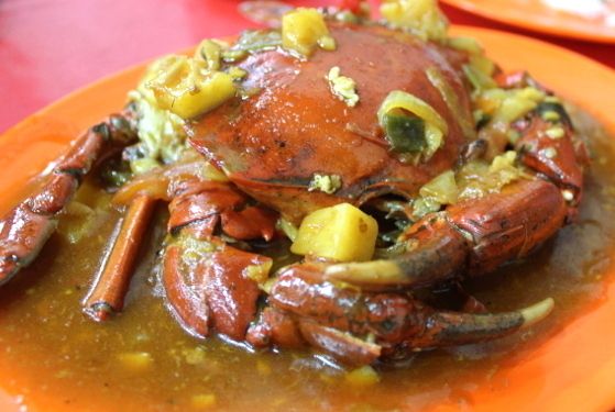 Mantap! Kepiting Saus Padang Racikan Warung Seafood Legendaris