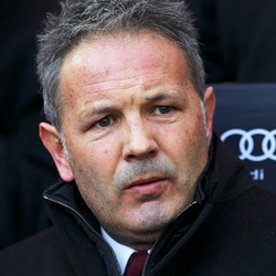 Meski Sedang Tertekan, Mihajlovic Mau Milan Tetap Tampil Berani