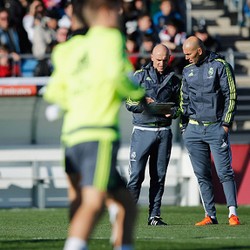 Zidane Akan Ubah Dukungan Publik Bernabeu