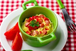 Lagi Malas Masak? Bikin Saja Omelet Dalam Mangkuk Ini