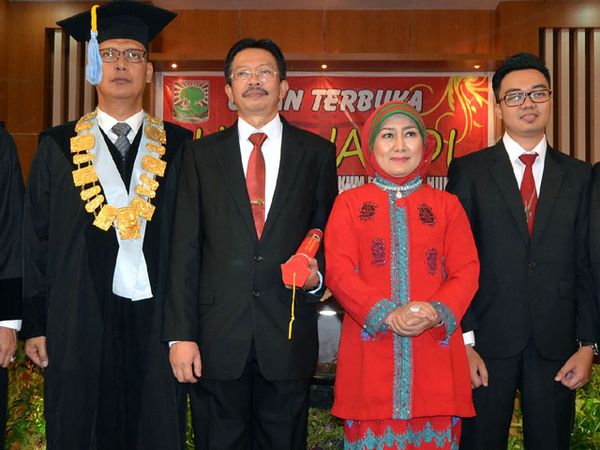 Ketua PN Jaksel Terima Gelar Doktor