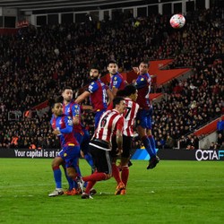 Everton Menang, Palace Singkirkan Southampton