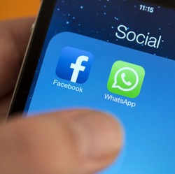 Facebook Dituding Blokir Pesaing WhatsApp