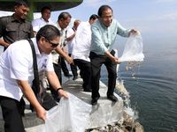 Rizal Ramli Tebar Ikan