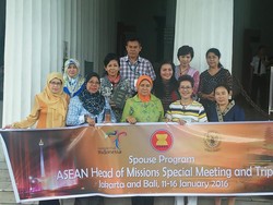 Istri Dubes ASEAN Kagumi Kekayaan Indonesia di Museum Nasional