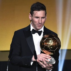 Messi Raih Ballon dOr 2015