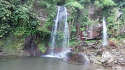 Curug Putri Pelangi yang Segar di Kaki Gunung Salak