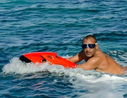 Capek Berenang? Ada Mini Jetski Untuk Traveler