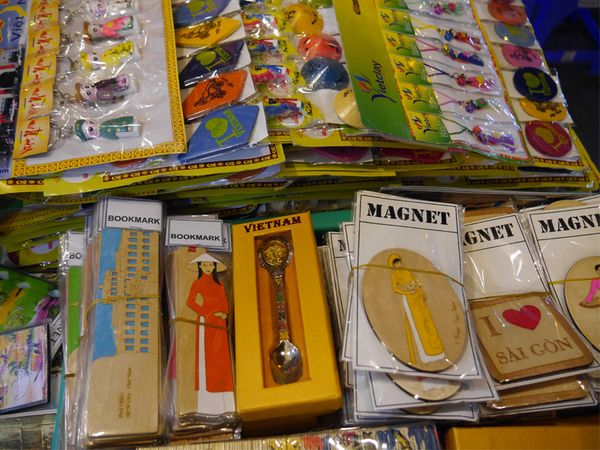 Berburu Oleh-oleh Murah di Ho Chi Minh