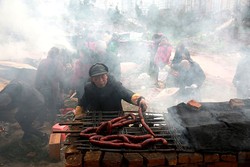 Alat Khusus untuk Cegah Polusi dari Pembuatan Daging Asap Dipasang di Sichuan
