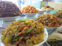 Tempe Goreng, Jengkol dan Telur Balado Jadi Menu Khas Warteg